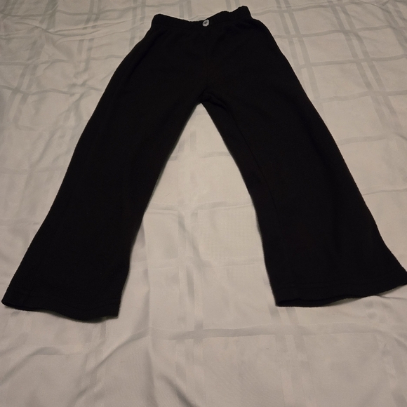 Lot of 3: Pokémon, Oshkosh, and Nike boys size 4-5 - Picture 7 of 14